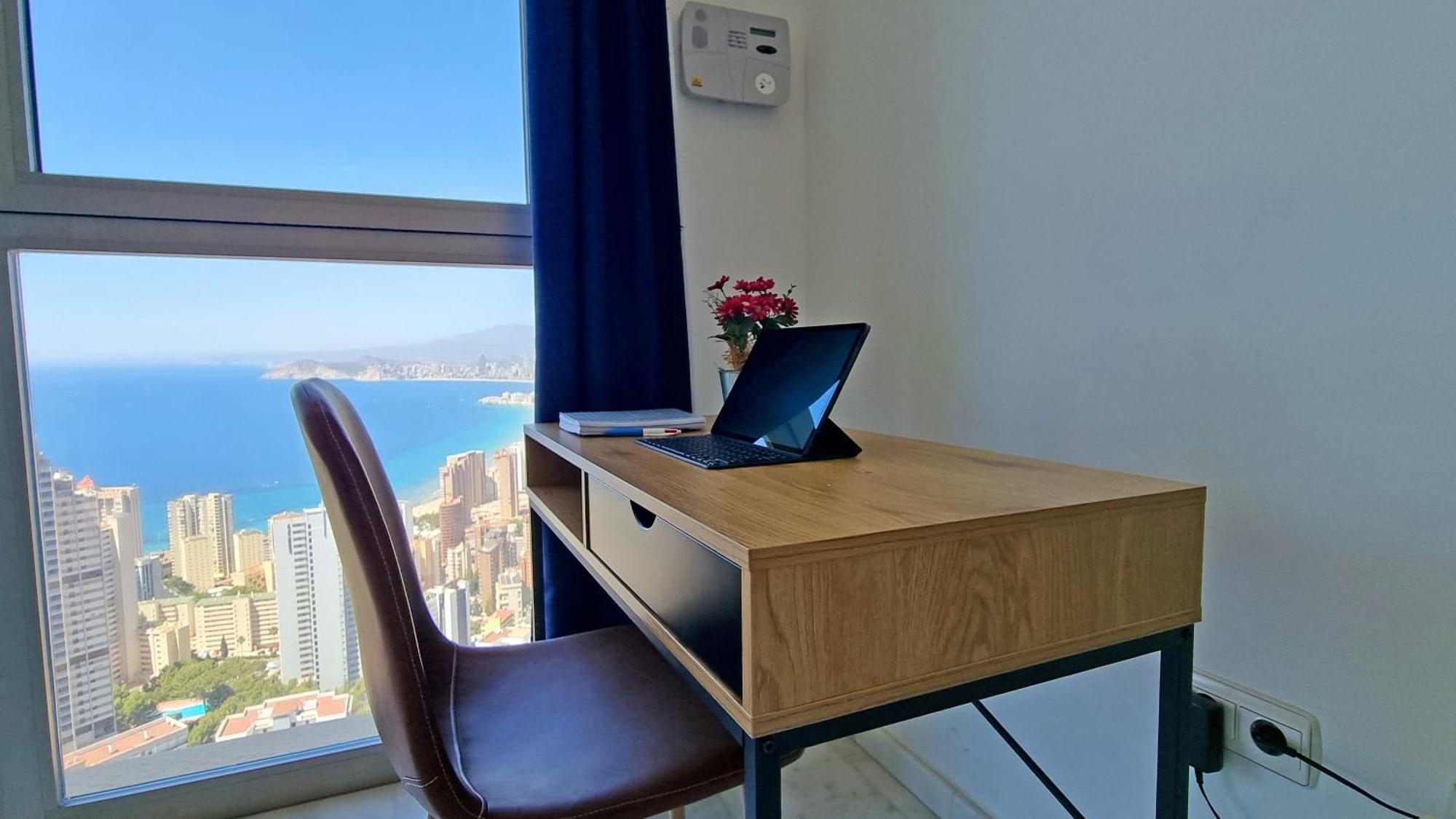 Highrise Apartment With Private Terrace & Sea Views - 34Th Floor Бенидорм Екстериор снимка